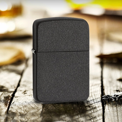28582 Black Crackle 1941 Replica Windproof Lighter